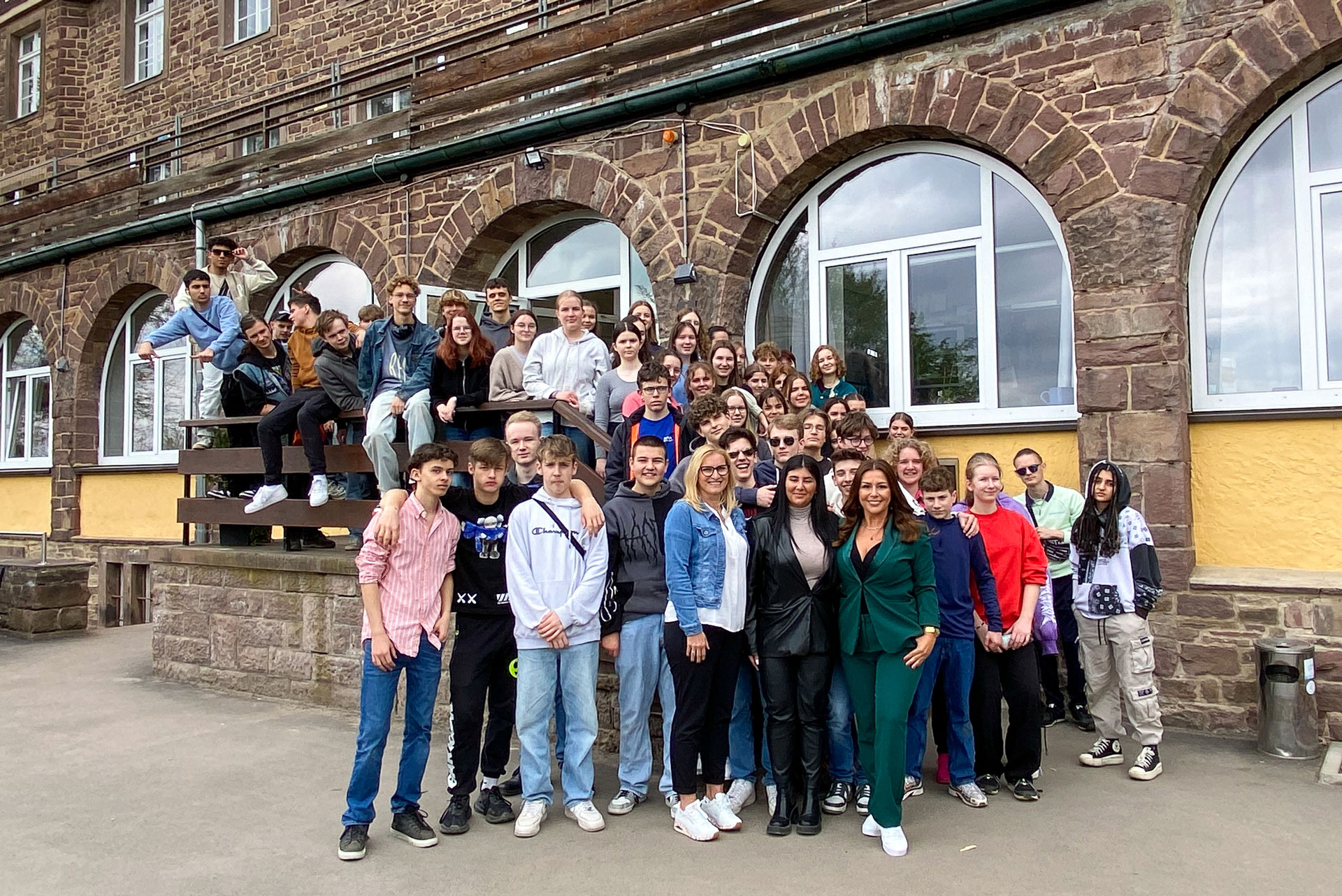 Teilnehmerinnen und Teilnehmer des FFH-Mediencamps 2024 in Helmarshausen